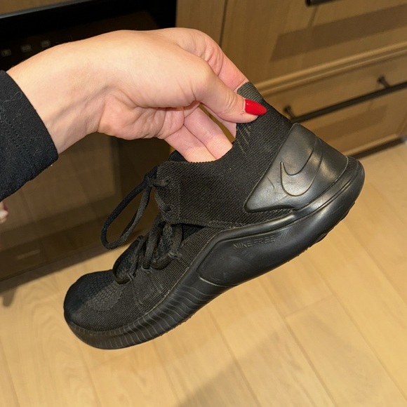 Black Nike weight lifting shoes - Picture 4 of 4